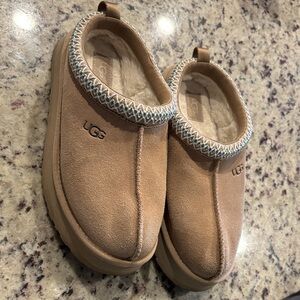 UGG Tazz Sand Cozy Slip-Ons Big Kid Size 3 Excellent Condition